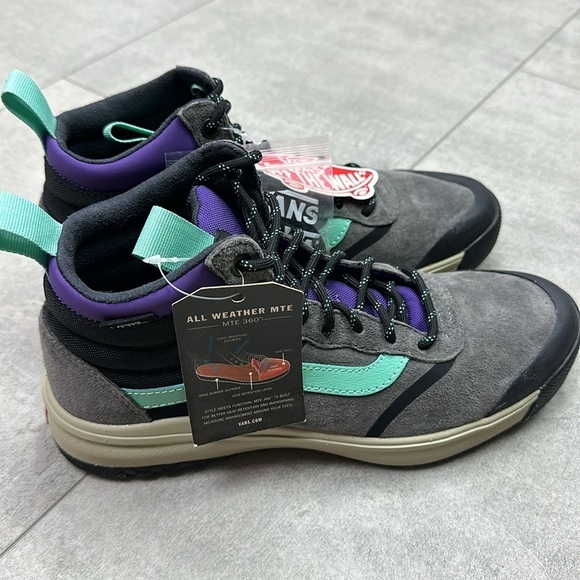 🔆VANS🔆 all weather high top boots, water resistant comfortable supportive. - Picture 11 of 15